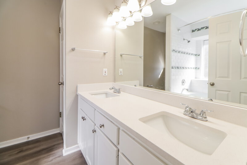 2,160/Mo, 1506 Sylvia Ln Round Rock, TX 78681 Main Bathroom View