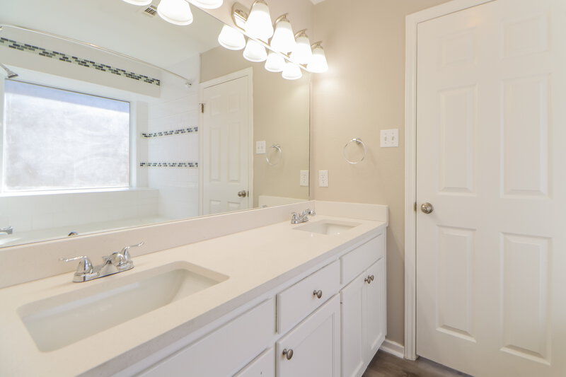 2,160/Mo, 1506 Sylvia Ln Round Rock, TX 78681 Main Bathroom View 2