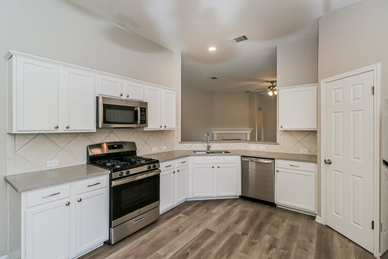 2,135/Mo, 200 N Crossing Trl Round Rock, TX 78665 Kitchen View