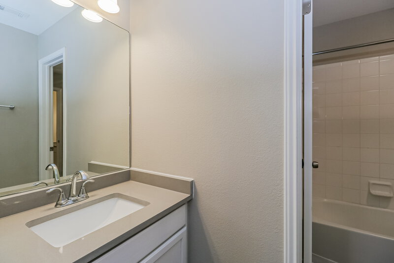 2,135/Mo, 200 N Crossing Trl Round Rock, TX 78665 Bathroom View