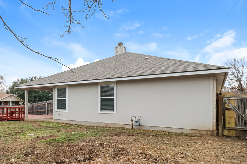 2,135/Mo, 200 N Crossing Trl Round Rock, TX 78665 Rear View