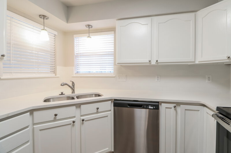 2,070/Mo, 4 Elmwood Cir Wimberley, TX 78676 Kitchen View