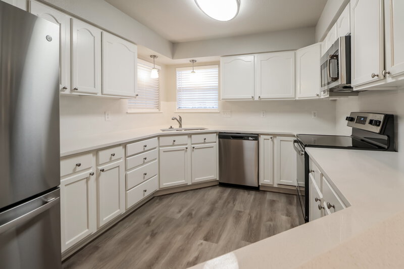 2,070/Mo, 4 Elmwood Cir Wimberley, TX 78676 Kitchen View 2