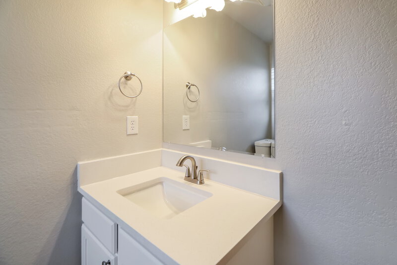 2,070/Mo, 4 Elmwood Cir Wimberley, TX 78676 Bathroom View 2