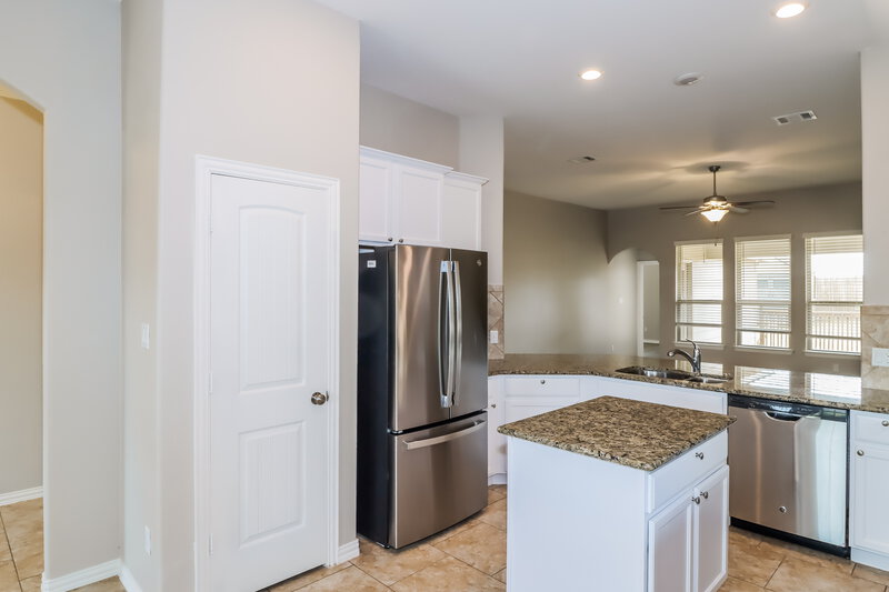 3,220/Mo, 1913 Chimney Dr Leander, TX 78641 Kitchen View 2