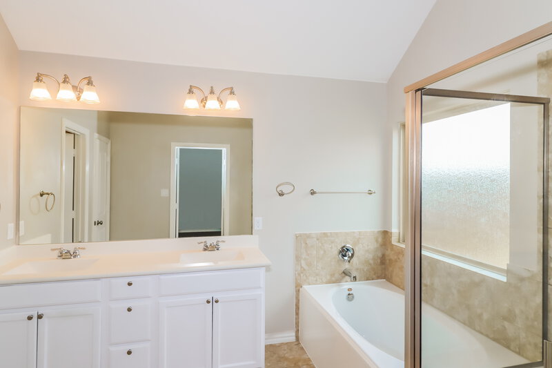 3,220/Mo, 1913 Chimney Dr Leander, TX 78641 Main Bathroom View