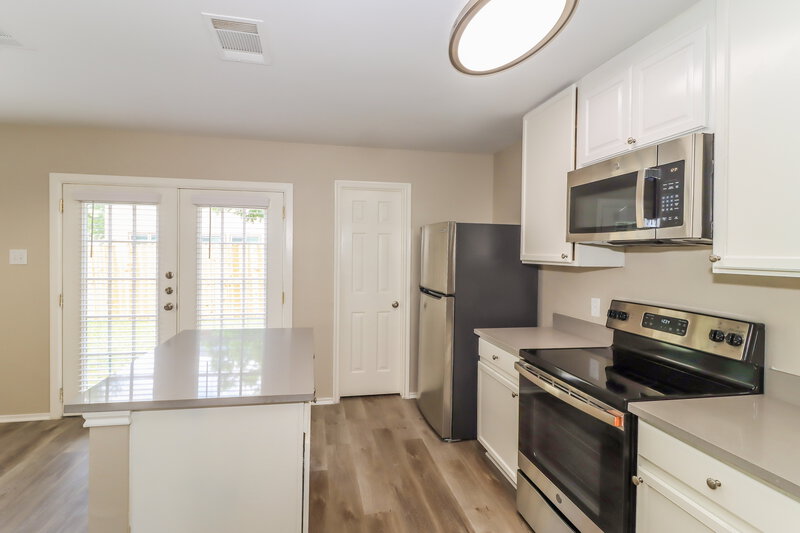 2,025/Mo, 1325 Lakeside Loop Round Rock, TX 78665 Kitchen View 2