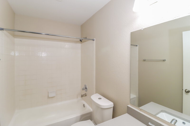 2,025/Mo, 1325 Lakeside Loop Round Rock, TX 78665 Main Bathroom View