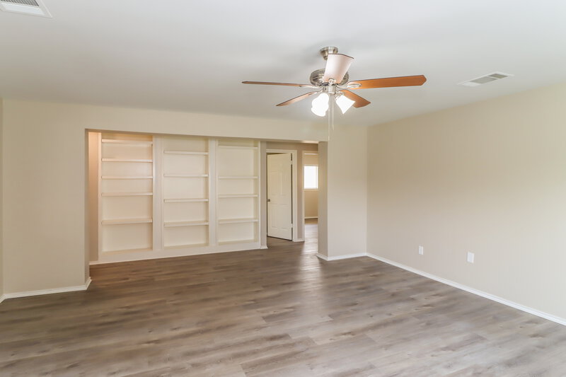 2,025/Mo, 1325 Lakeside Loop Round Rock, TX 78665 Garage View