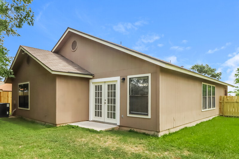 2,025/Mo, 1325 Lakeside Loop Round Rock, TX 78665 Rear View