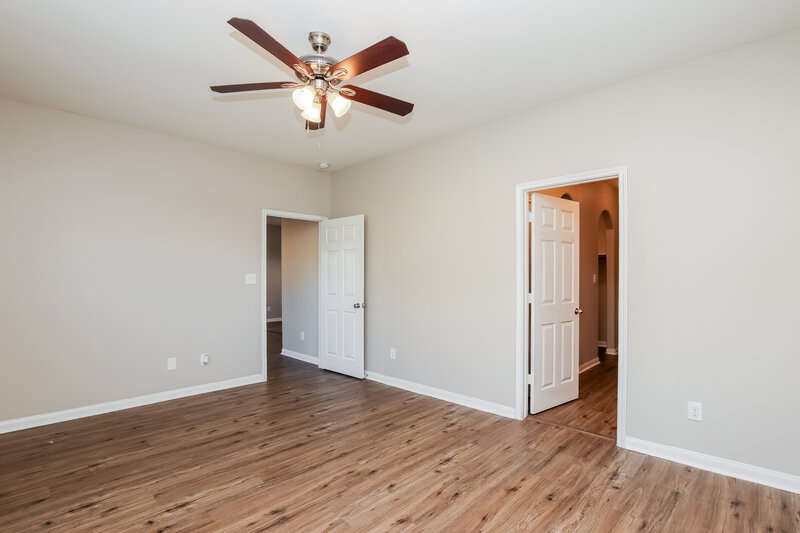 1,840/Mo, 420 Sapphire Ln Jarrell, TX 76537 Main Bedroom View