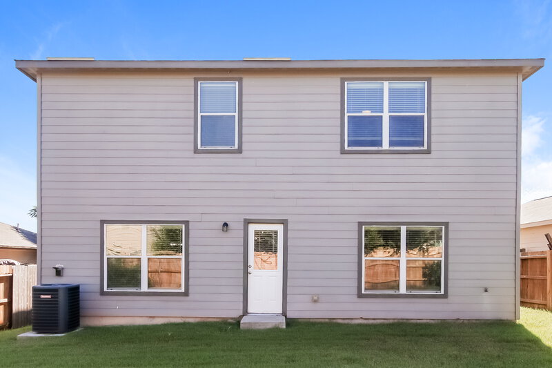 1,840/Mo, 420 Sapphire Ln Jarrell, TX 76537 Rear View
