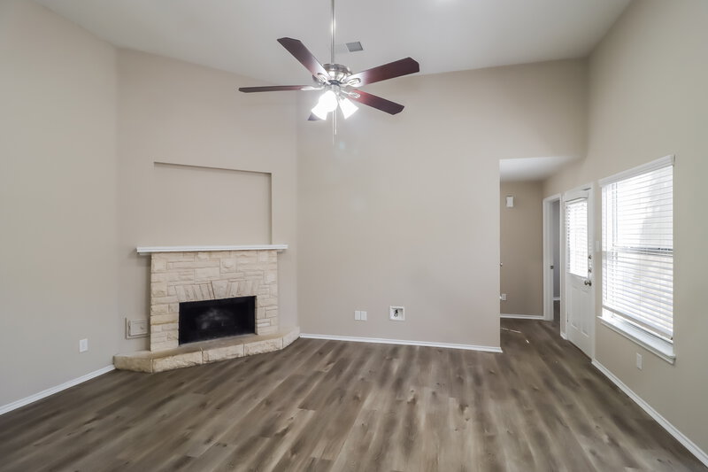 2,055/Mo, 704 Clearwater Trl Round Rock, TX 78664 Living Room View 2