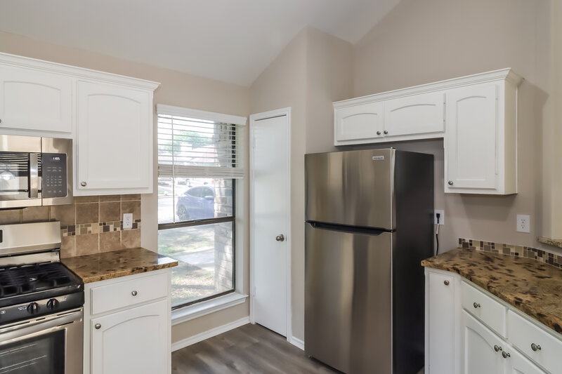 2,055/Mo, 704 Clearwater Trl Round Rock, TX 78664 Kitchen View