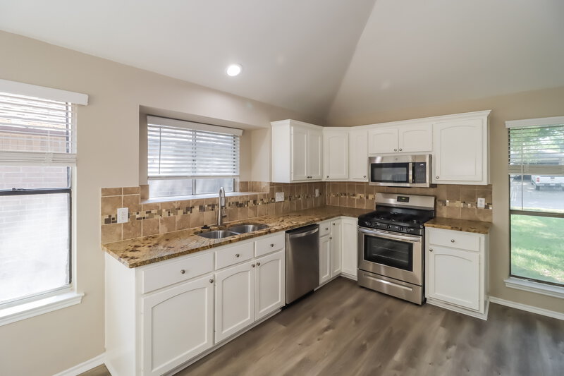2,055/Mo, 704 Clearwater Trl Round Rock, TX 78664 Kitchen View 2