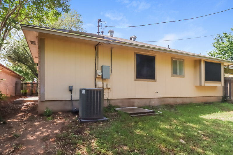 2,055/Mo, 704 Clearwater Trl Round Rock, TX 78664 Rear View