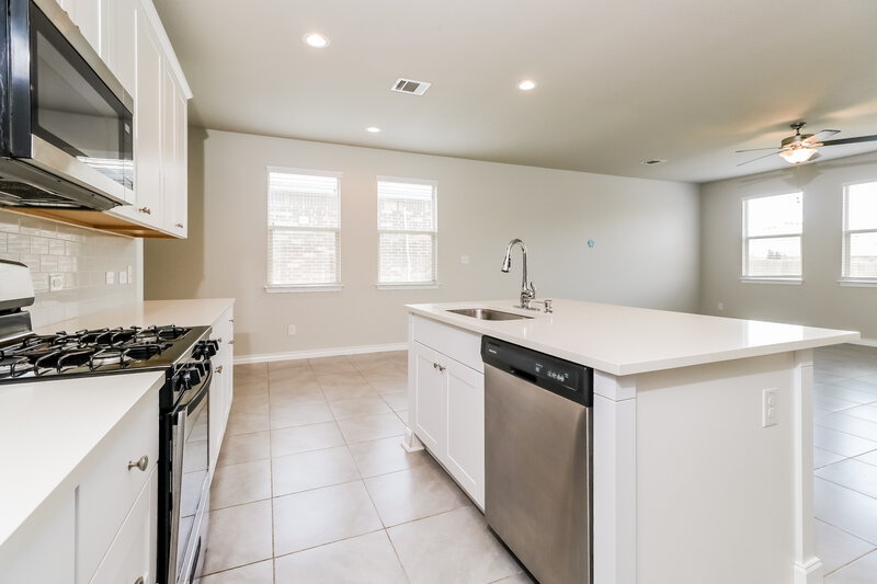 2,315/Mo, 5984 Malta Cir Round Rock, TX 78665 Kitchen View 2