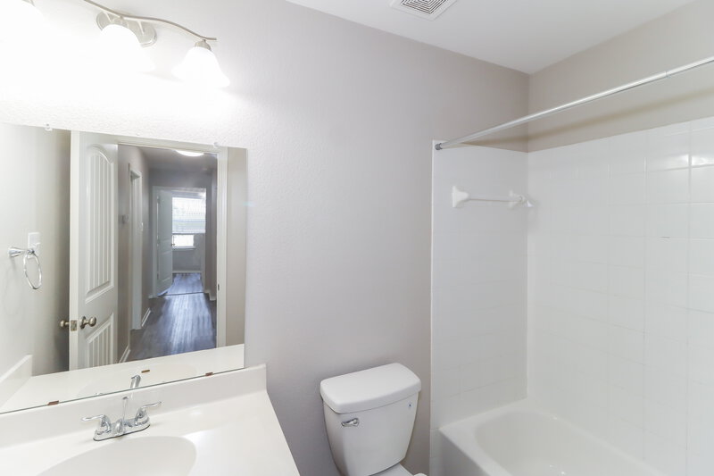 2,215/Mo, 2820 Hearthsong Loop Round Rock, TX 78665 Bathroom View