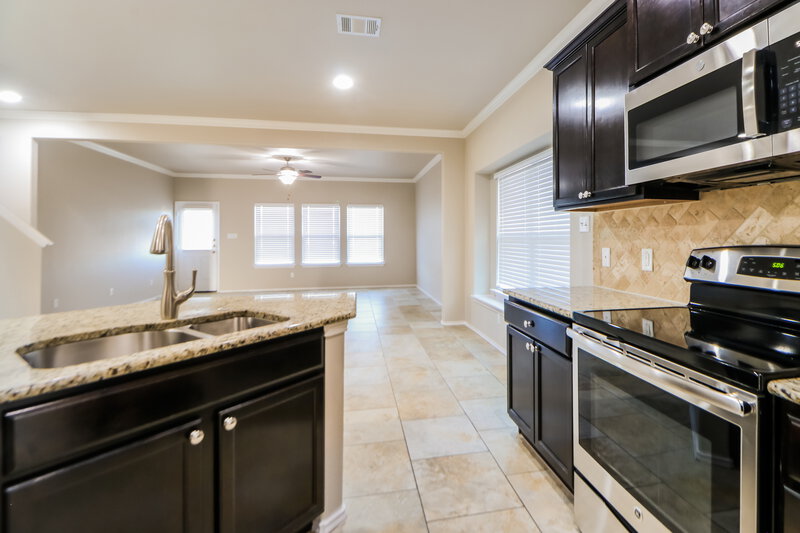2,550/Mo, 204 Eagle Owl Loop Leander, TX 78641 Kitchen View
