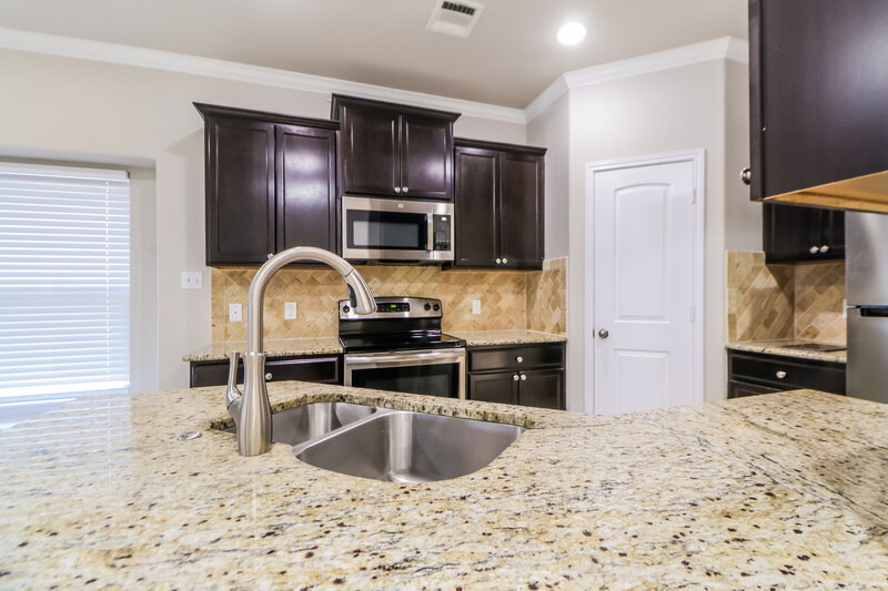 2,550/Mo, 204 Eagle Owl Loop Leander, TX 78641 Kitchen View 2
