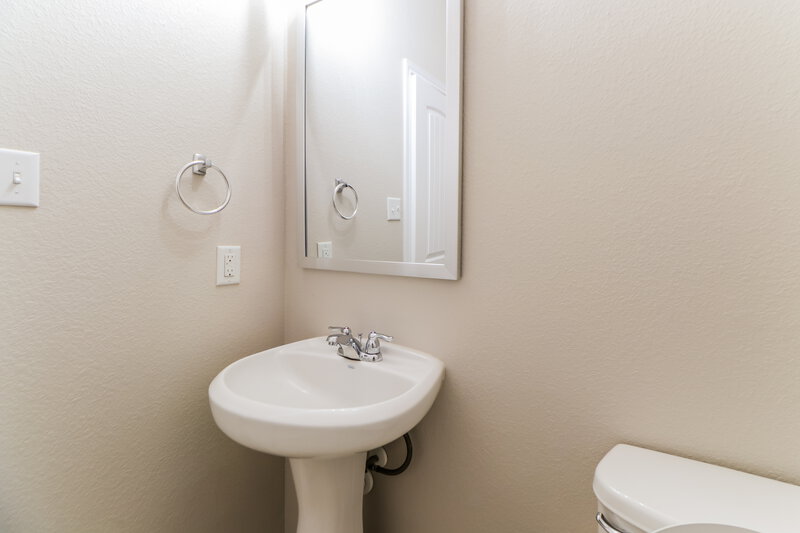 2,550/Mo, 204 Eagle Owl Loop Leander, TX 78641 Bathroom View