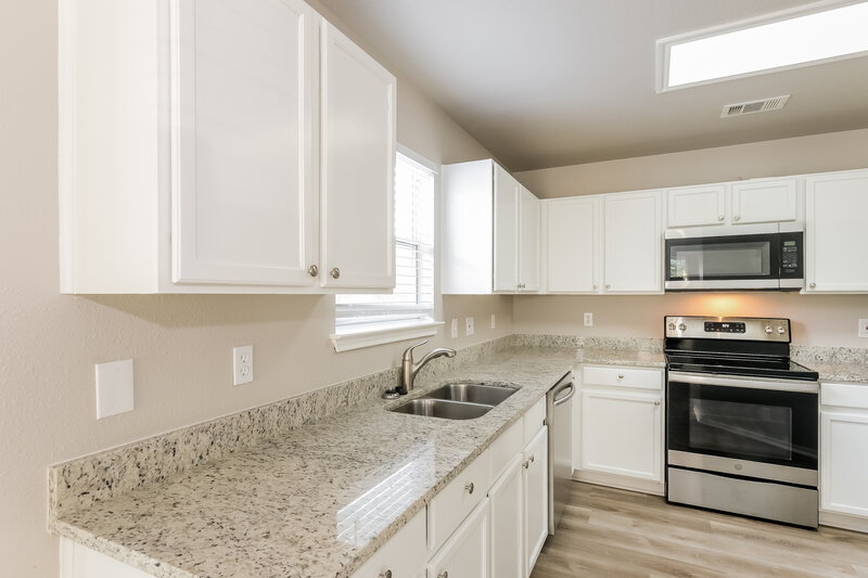 2,120/Mo, 16706 Shipshaw River Dr Leander, TX 78641 Kitchen View