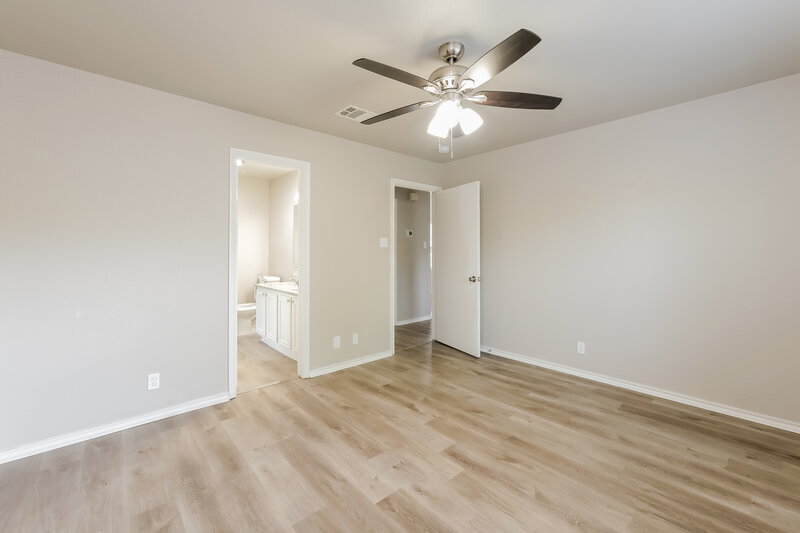 2,120/Mo, 16706 Shipshaw River Dr Leander, TX 78641 Main Bedroom View 2