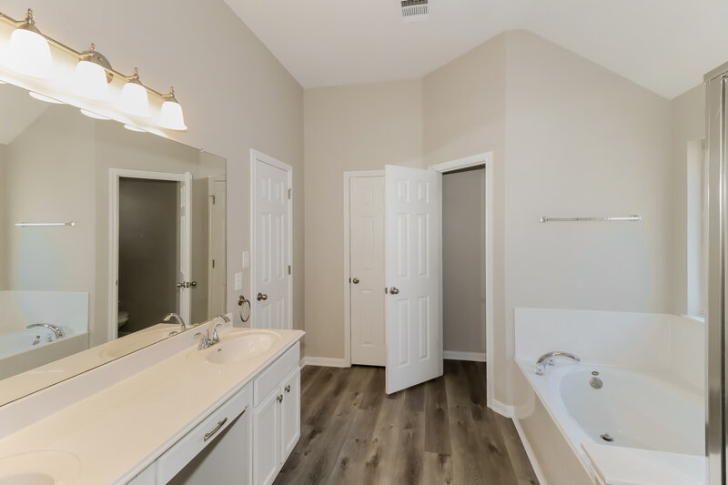 2,770/Mo, 539 W Metcalfe St Hutto, TX 78634 Bathroom View