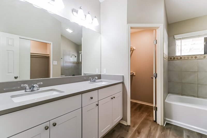 1,810/Mo, 1806 Primrose Trl Round Rock, TX 78664 Main Bathroom View