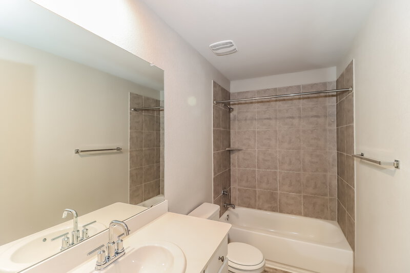 2,300/Mo, 5802 Lucca Ln Round Rock, TX 78665 Main Bathroom View