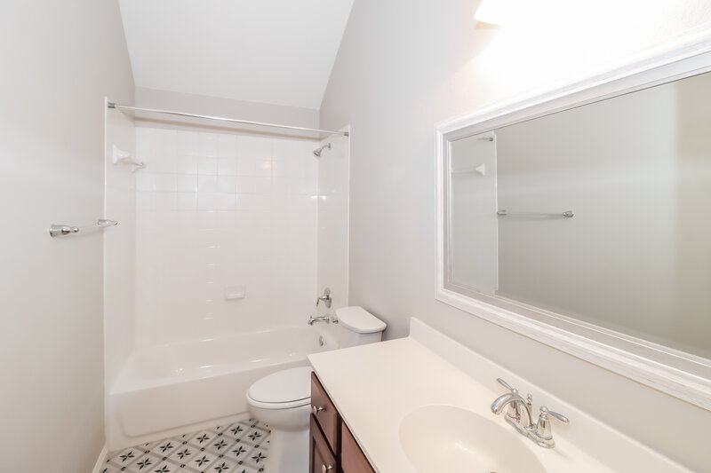 2,940/Mo, 120 Turvey Cv Hutto, TX 78634 Bathroom View
