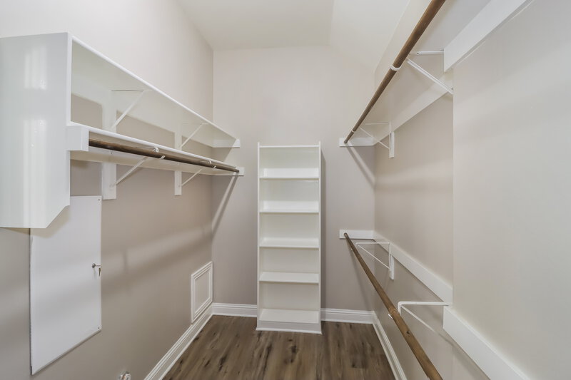 2,135/Mo, 116 Buescher Cv Hutto, TX 78634 Walk In Closet View