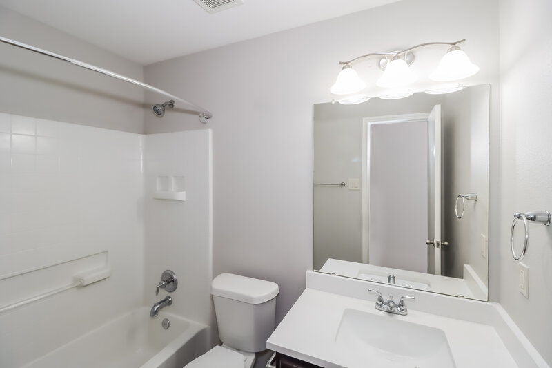 2,380/Mo, 223 Rock Hound Ln Liberty Hill, TX 78642 Bathroom View