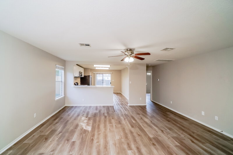 2,295/Mo, 117 Mood Lake Dr Kyle, TX 78640 Living Room View 2