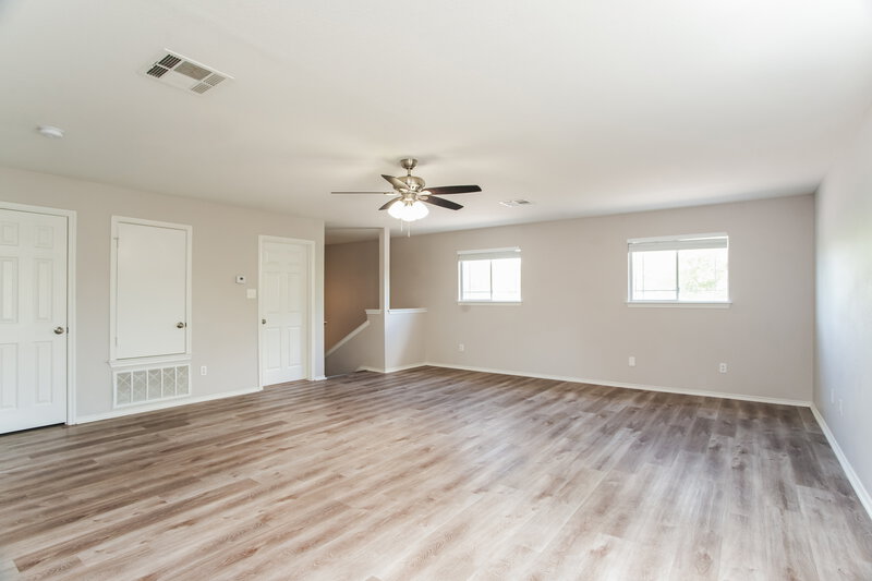 1,800/Mo, 117 Mood Lake Dr Kyle, TX 78640 Family Room View 2
