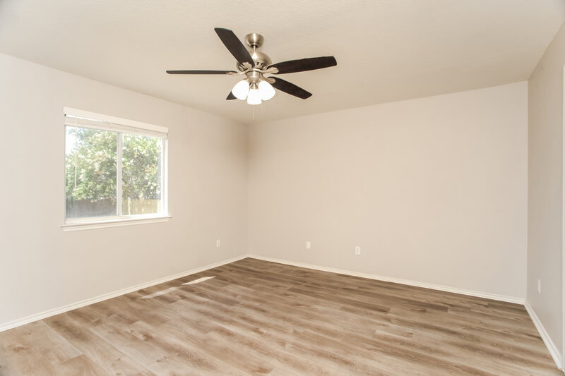 1,800/Mo, 117 Mood Lake Dr Kyle, TX 78640 Main Bedroom View