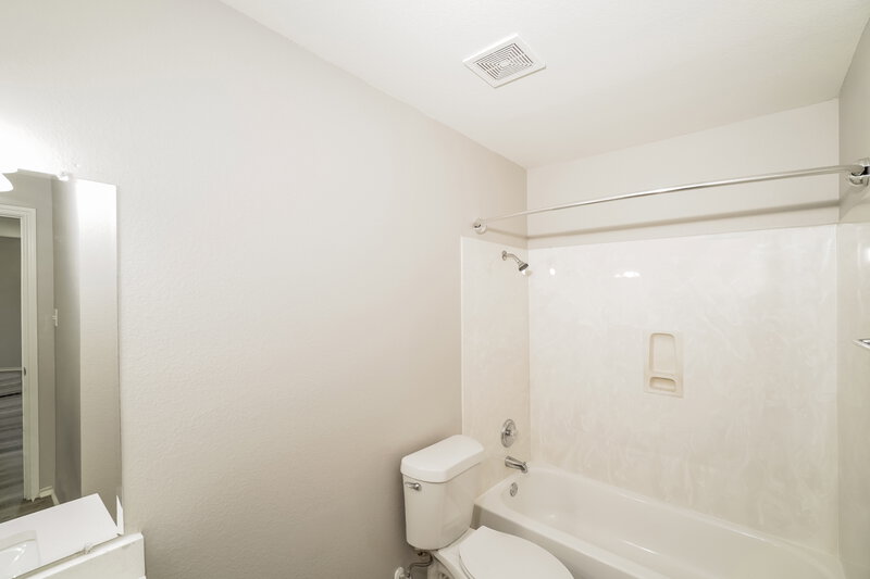 2,295/Mo, 117 Mood Lake Dr Kyle, TX 78640 Bathroom View