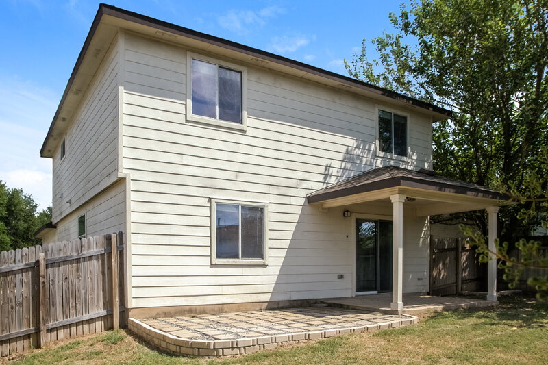 1,800/Mo, 117 Mood Lake Dr Kyle, TX 78640 Rear View