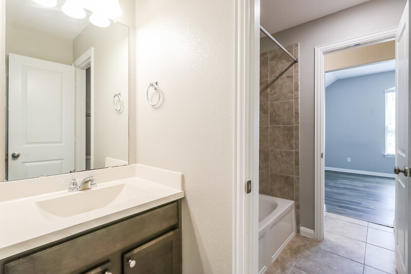 3,270/Mo, 409 Pinnacle View Dr Georgetown, TX 78628 Bathroom View