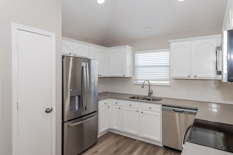1,930/Mo, 212 Avalanche Ave Georgetown, TX 78626 Kitchen View 2