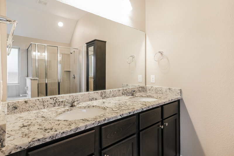 2,725/Mo, 5908 Bianca Dr Round Rock, TX 78665 Main Bathroom View
