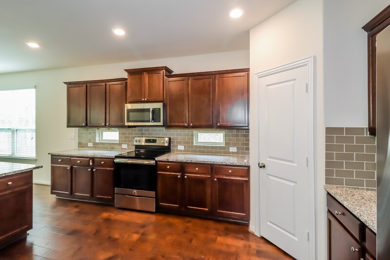 3,620/Mo, 105 Crescent Heights Dr Georgetown, TX 78628 Kitchen View 2