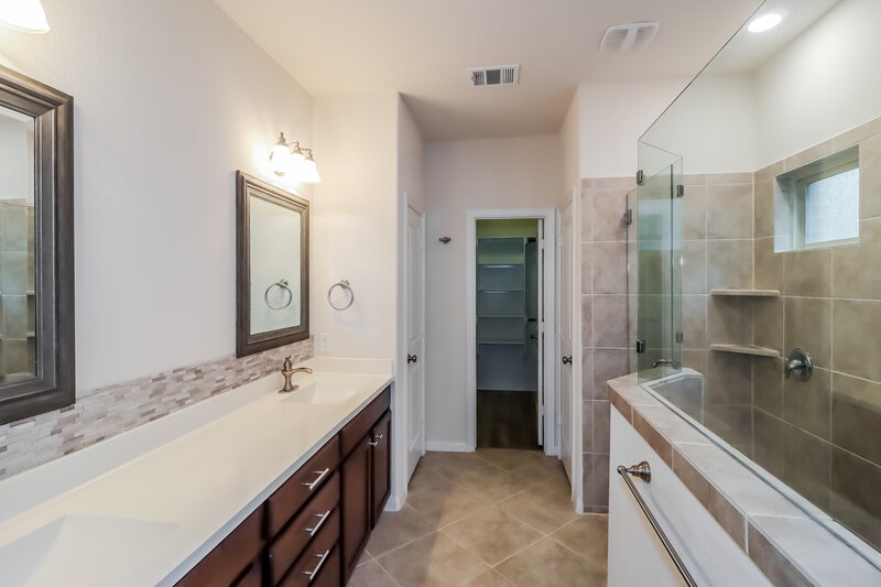 3,620/Mo, 105 Crescent Heights Dr Georgetown, TX 78628 Main Bathroom View