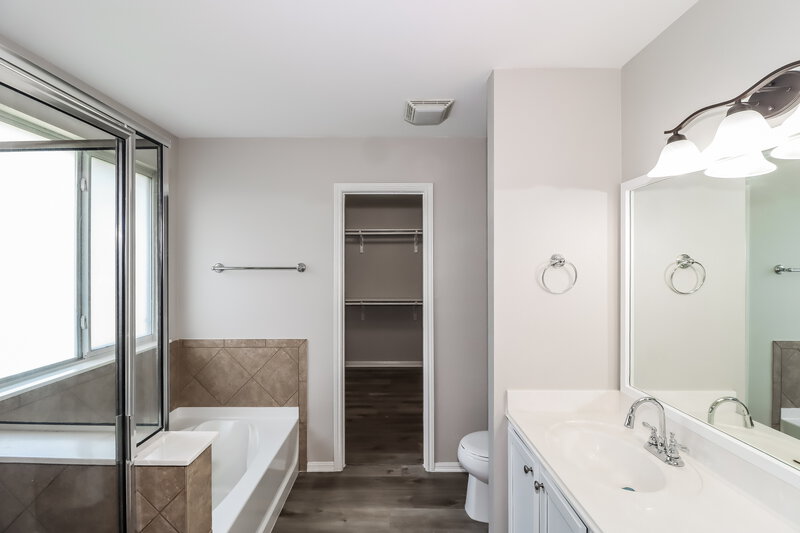 2,095/Mo, 1809 Creek Ledge Pl Round Rock, TX 78664 Main Bathroom View