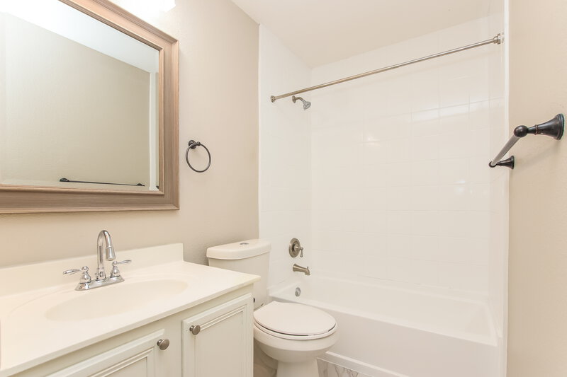 1,865/Mo, 19716 San Chisolm Dr Round Rock, TX 78664 Bathroom View