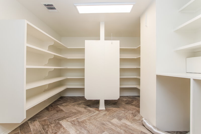 1,865/Mo, 19716 San Chisolm Dr Round Rock, TX 78664 Laundry Room View