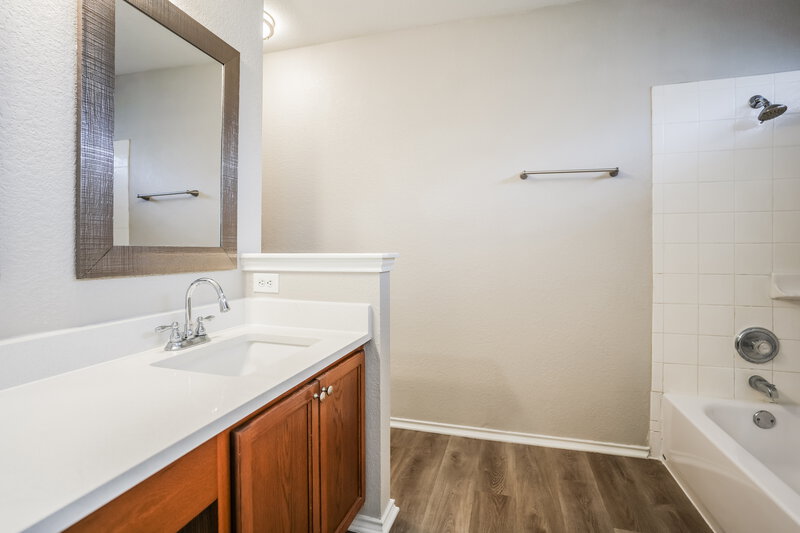 1,970/Mo, 105 Altamont St Hutto, TX 78634 Main Bathroom View