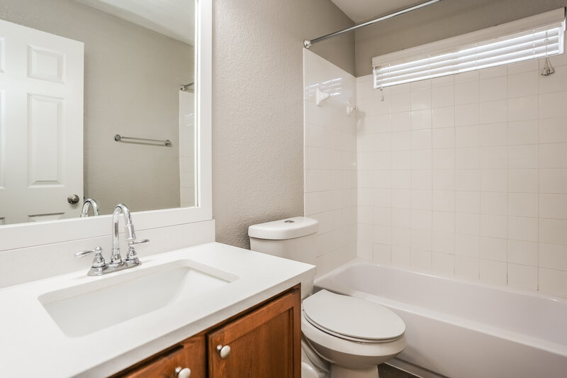 1,970/Mo, 105 Altamont St Hutto, TX 78634 Bathroom View