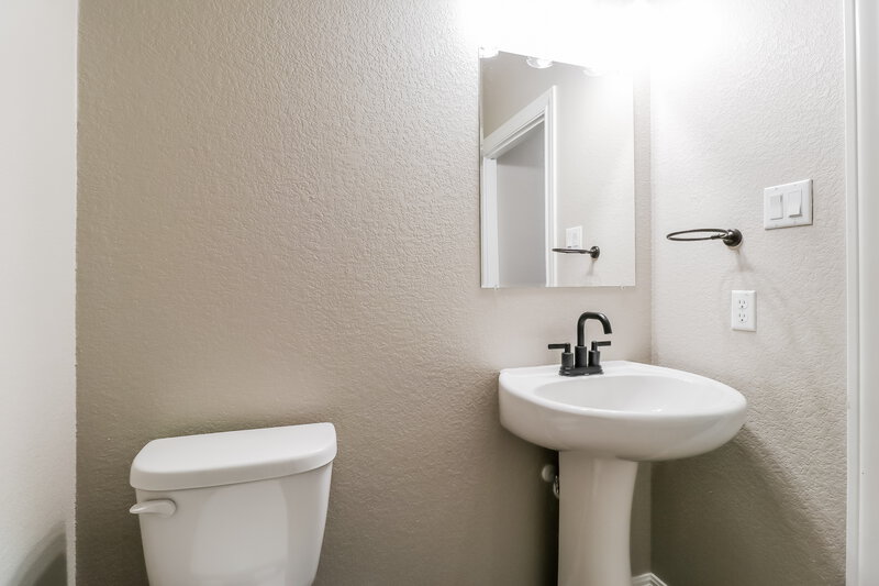 2,930/Mo, 160 Isabella Way Liberty Hill, TX 78642 Bathroom View 2
