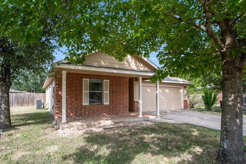 1,760/Mo, 102 Creek Ledge Dr Hutto, TX 78634 Front View 2